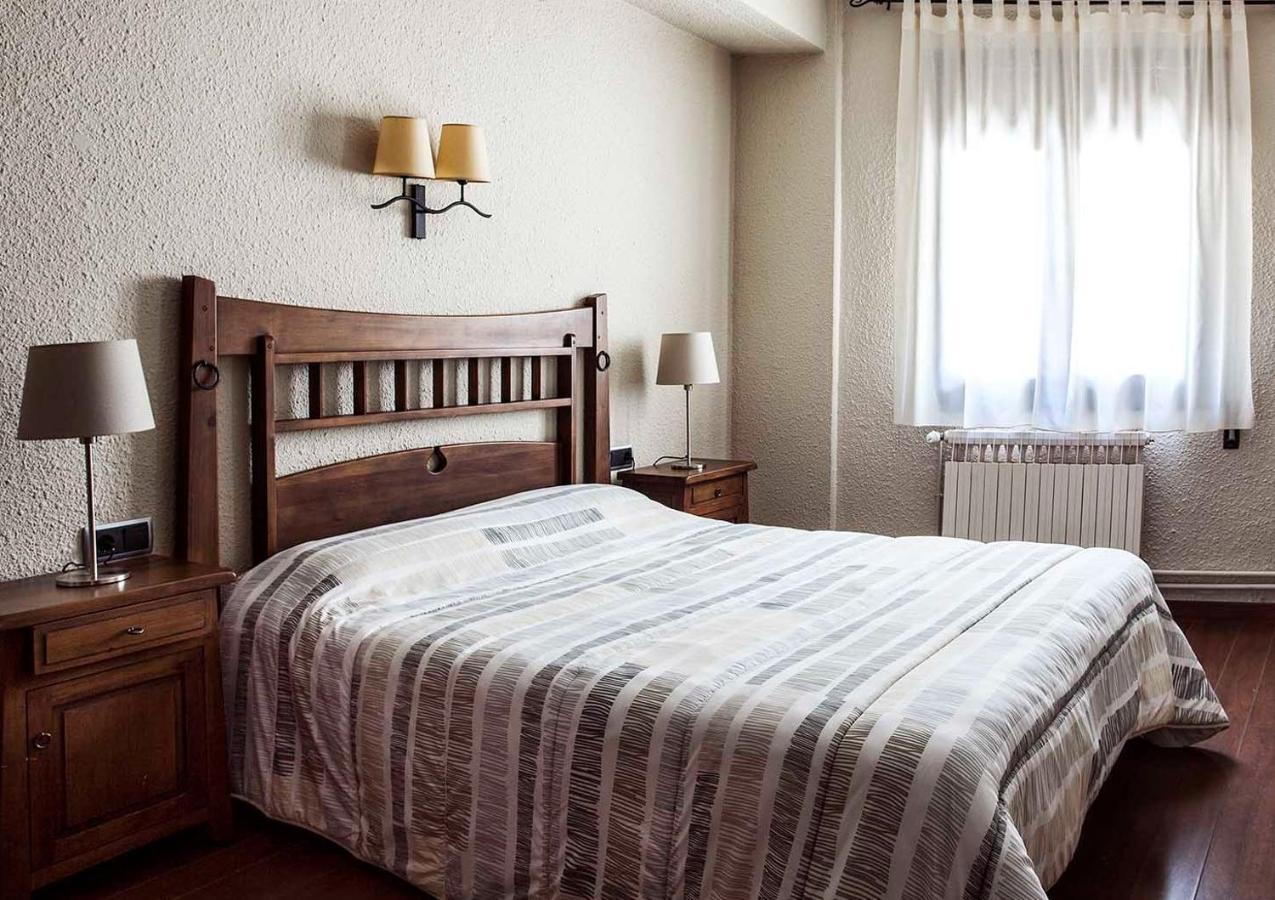 Hostal La Plaça Erill la Vall Extérieur photo