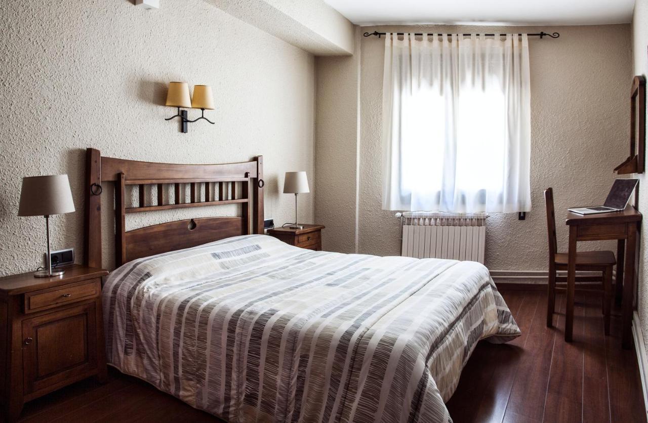 Hostal La Plaça Erill la Vall Extérieur photo