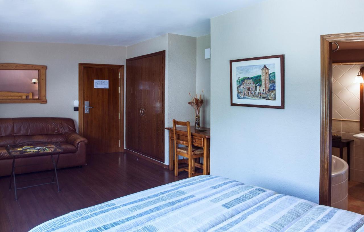 Hostal La Plaça Erill la Vall Extérieur photo