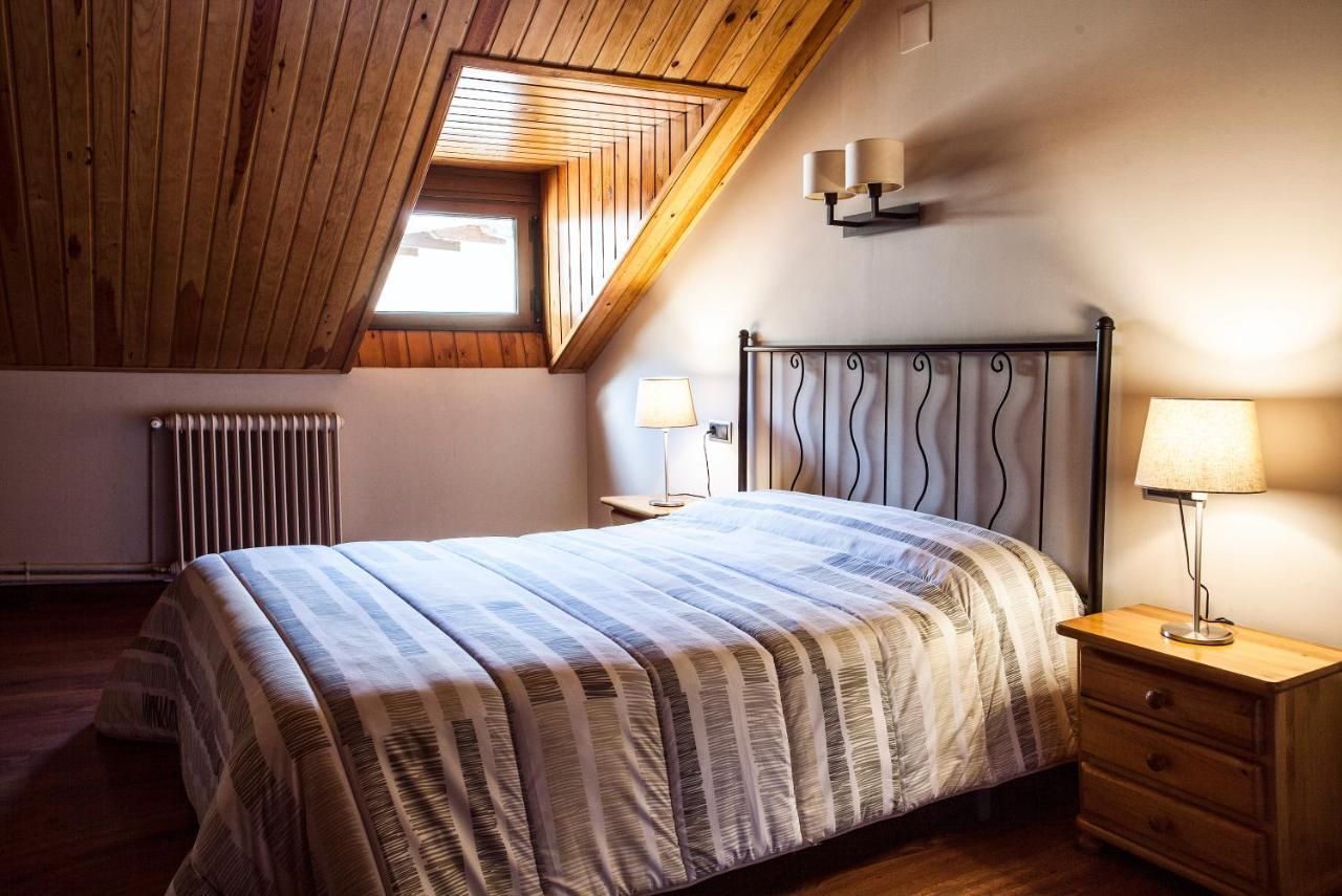 Hostal La Plaça Erill la Vall Extérieur photo
