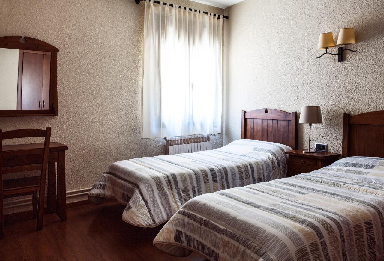 Hostal La Plaça Erill la Vall Extérieur photo