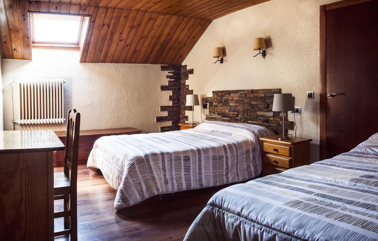 Hostal La Plaça Erill la Vall Extérieur photo