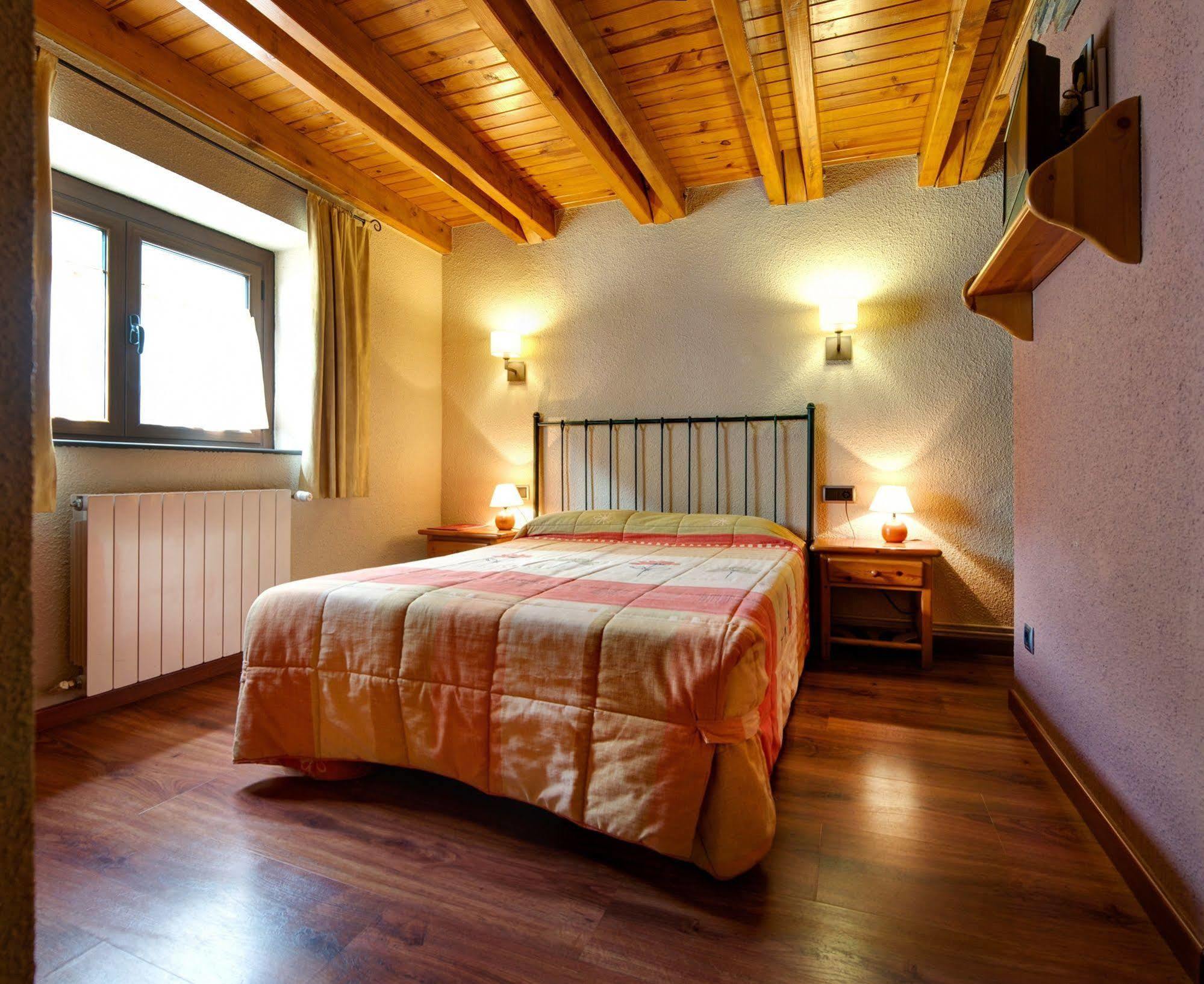 Hostal La Plaça Erill la Vall Extérieur photo
