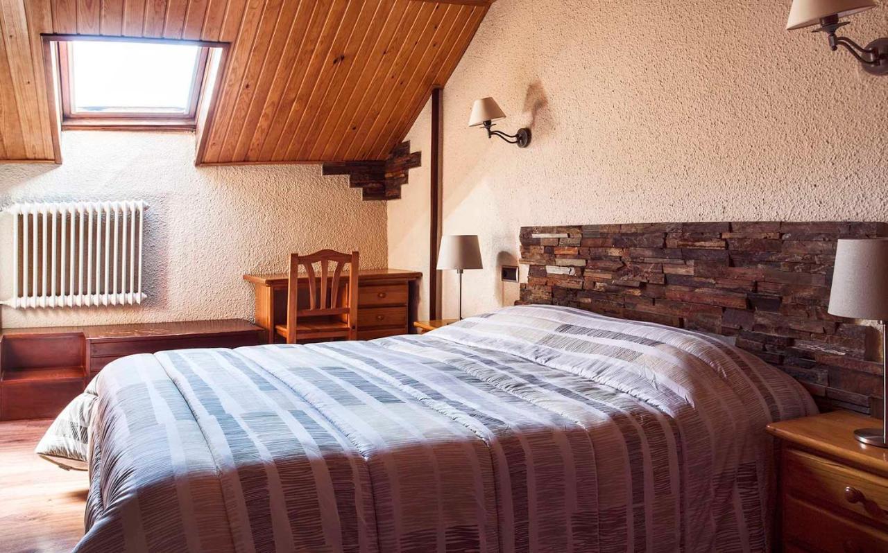 Hostal La Plaça Erill la Vall Extérieur photo